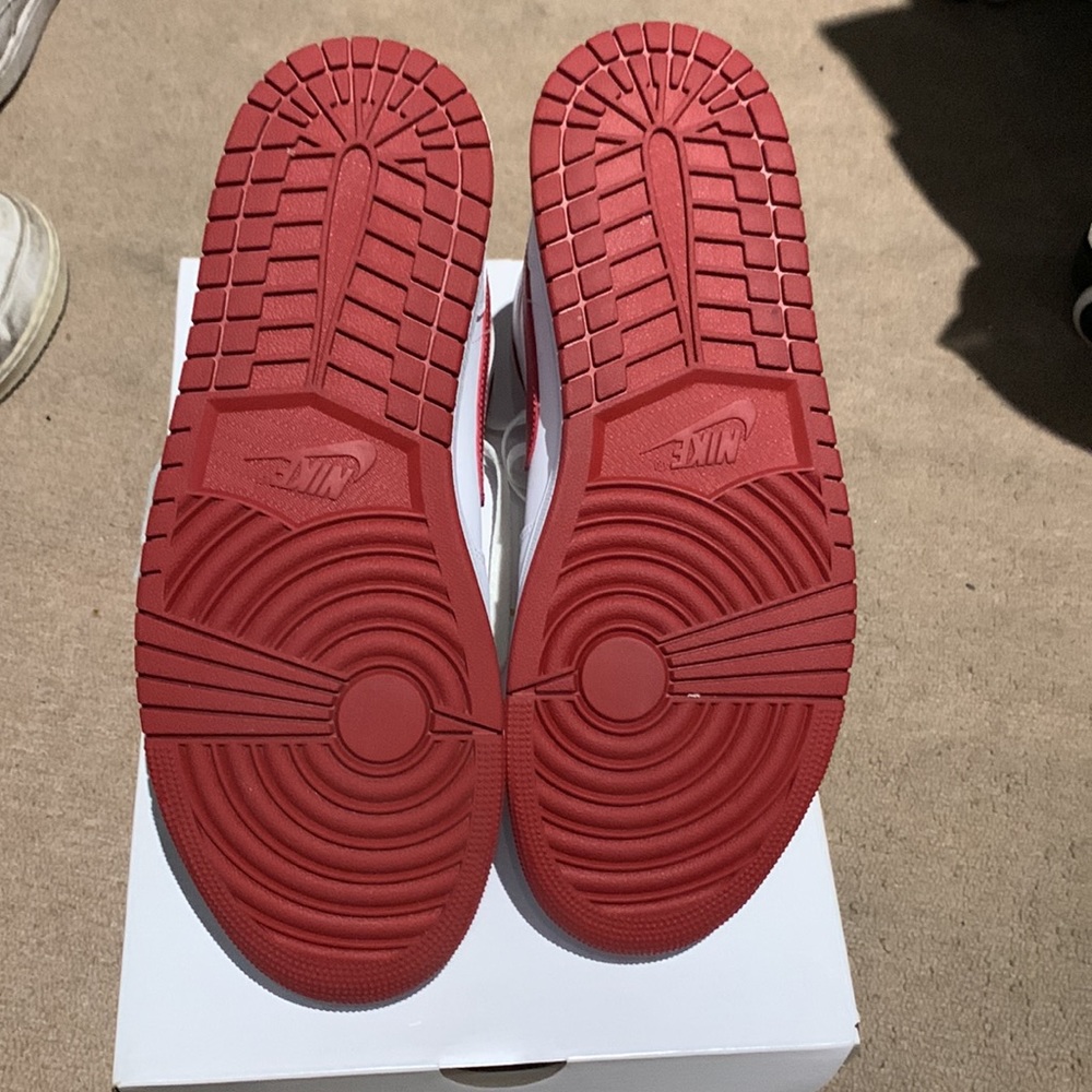 2022 Wmns Air Jordan 1 Mid 'White Pomegranate' - Picture 8 of 13